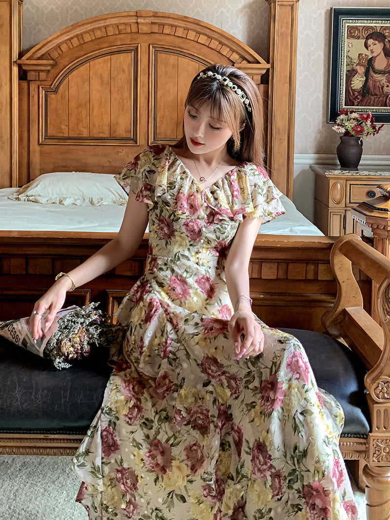 Effortlessly Elegant Dress with a Timeless Design