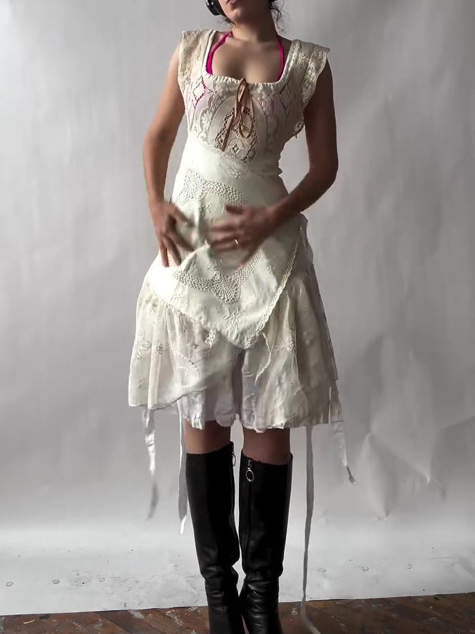 Effortlessly Elegant Dress with a Timeless Design