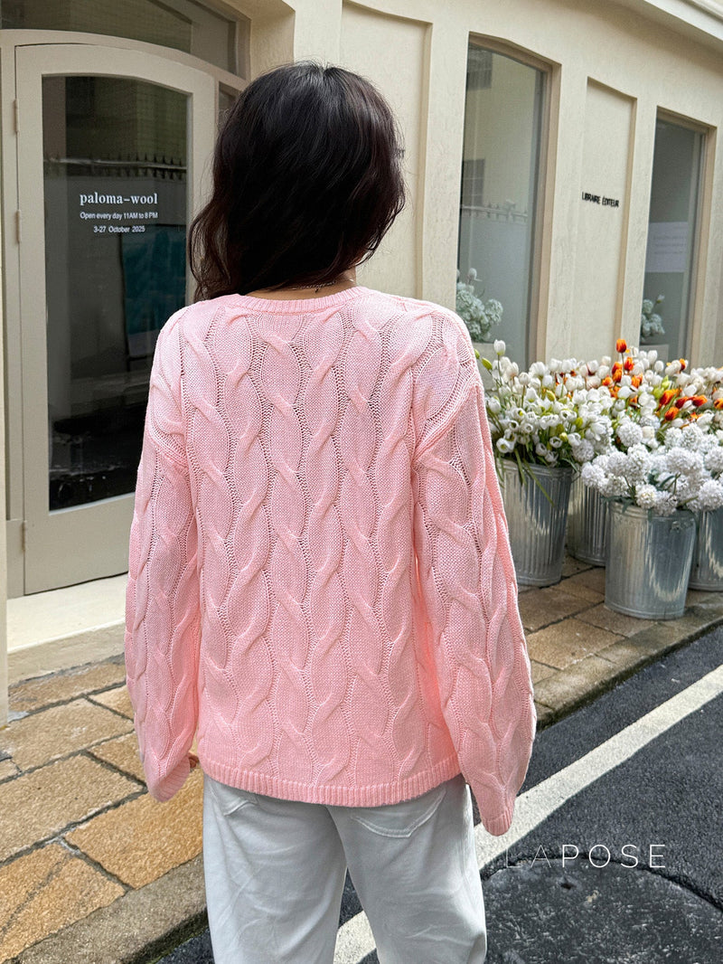 Well Tailored Sweater with a Graceful Silhouette
