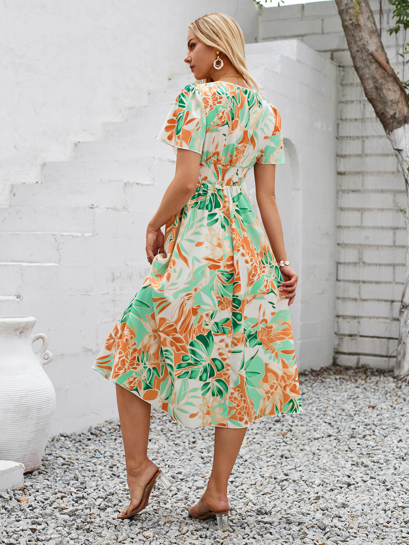 Well Tailored Dress with a Graceful Silhouette