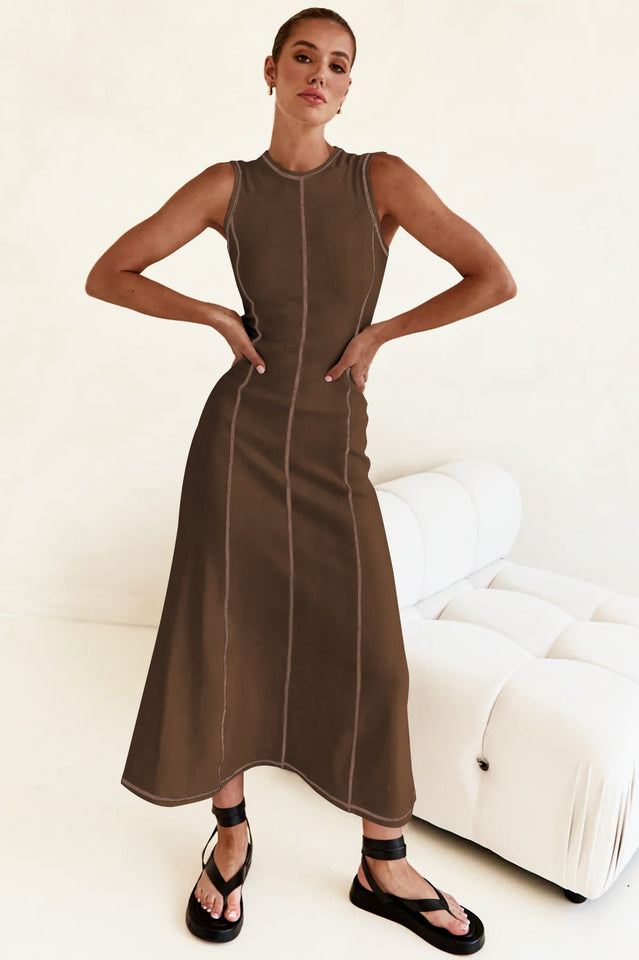 Gracefully Styled Dress for Any Occasion