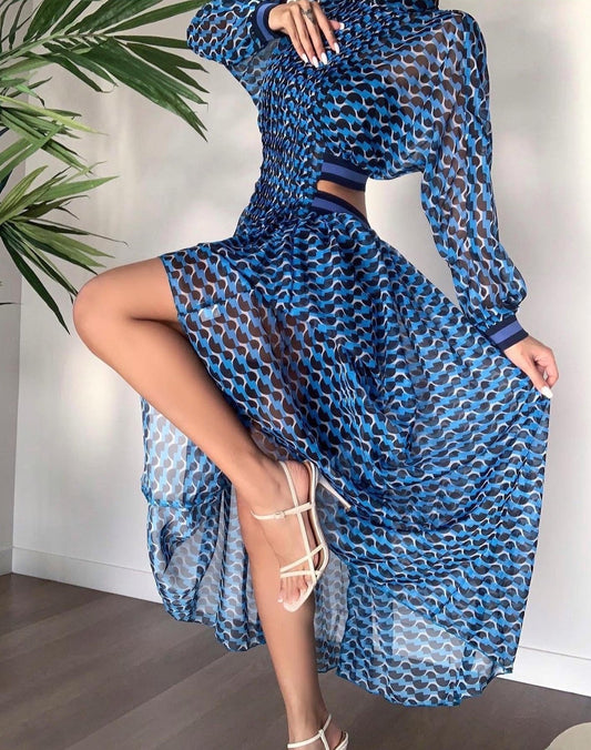 Well Tailored Dress with a Graceful Silhouette