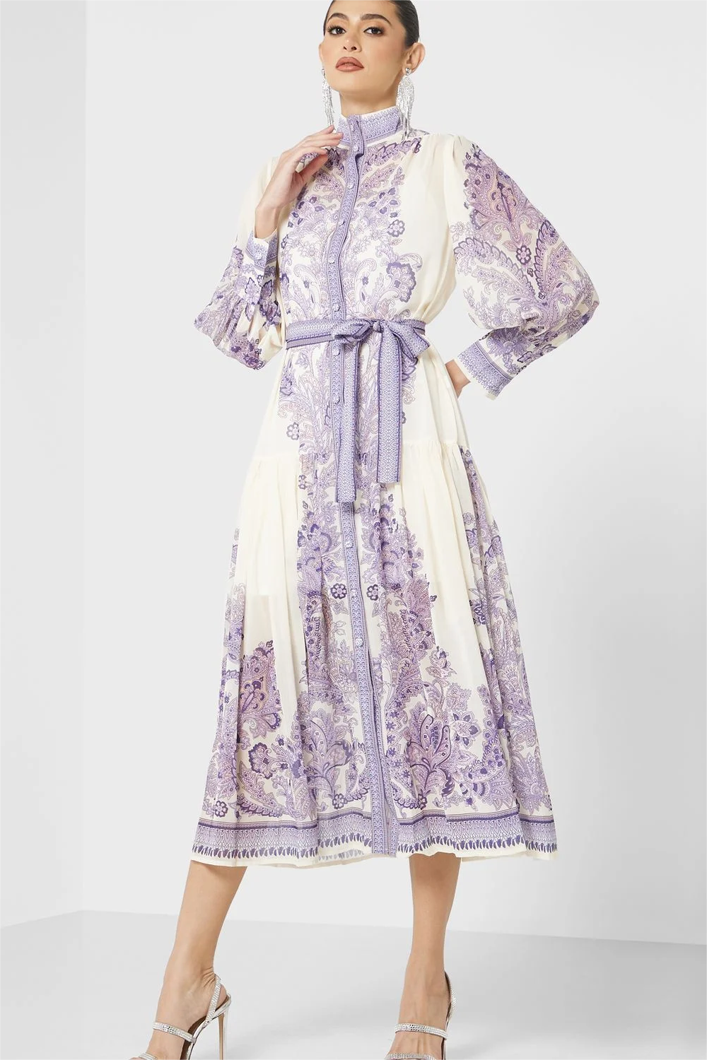 Effortlessly Elegant Dress with a Timeless Design