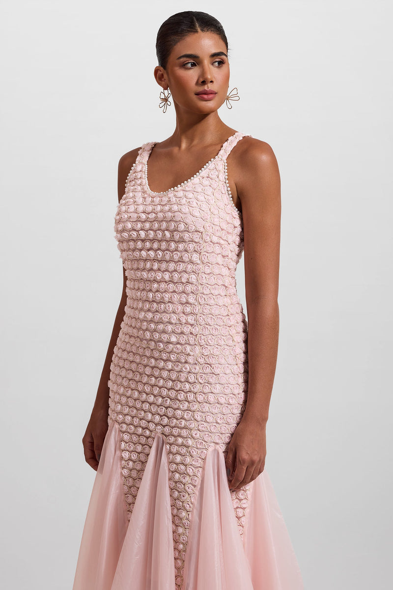 Gracefully Styled Dress for Any Occasion