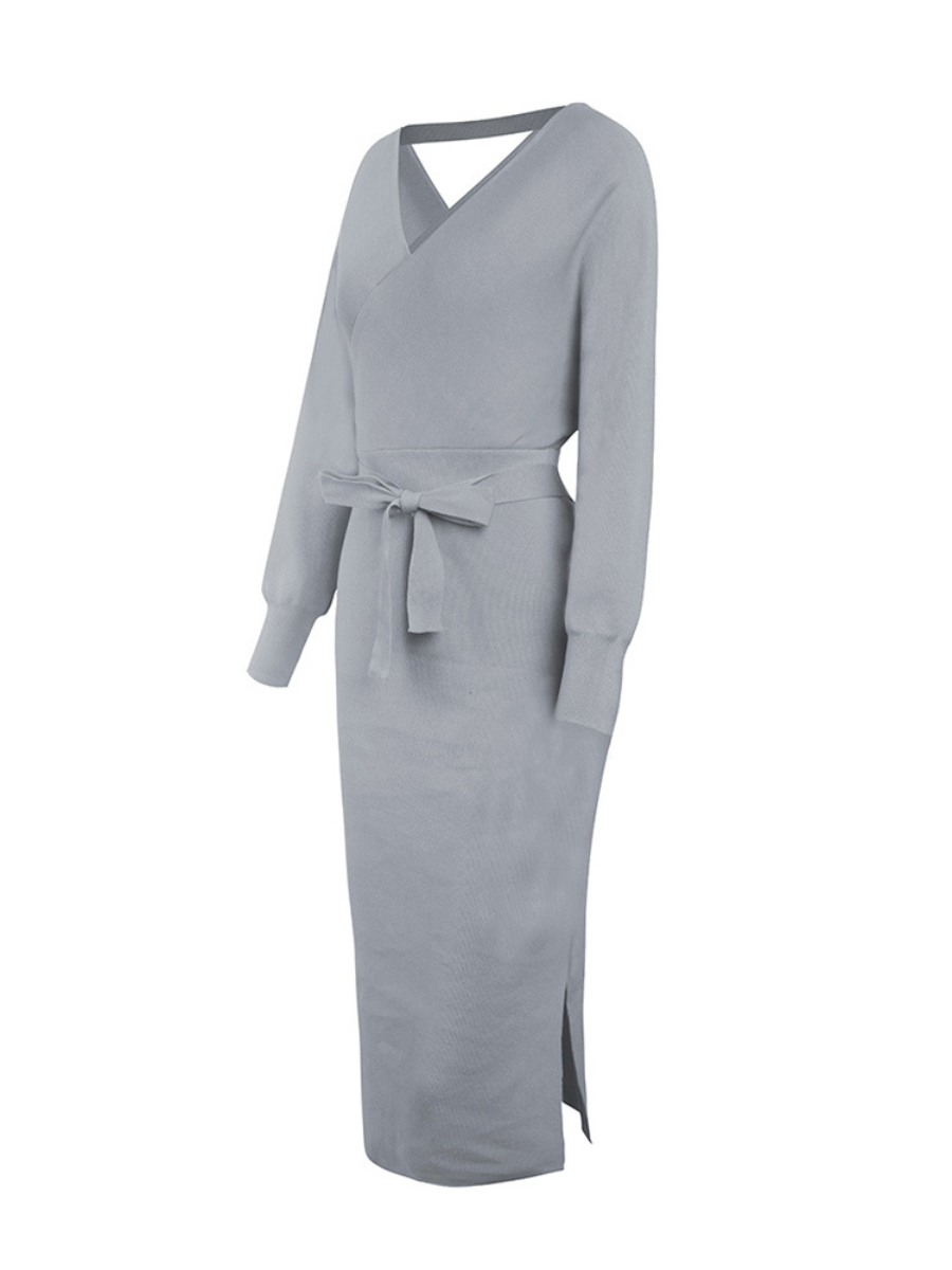 Well Tailored Sweater with a Graceful Silhouette