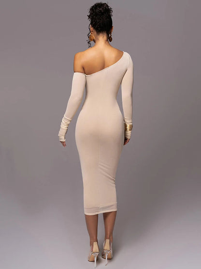 Well Tailored Dress with a Graceful Silhouette