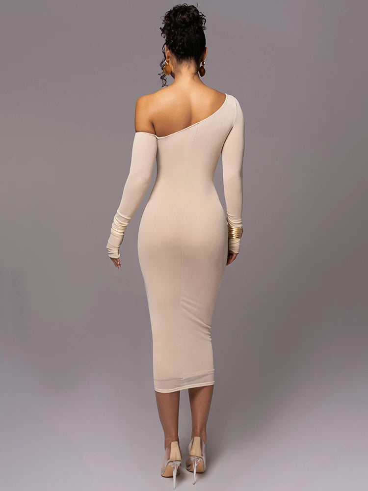 Well Tailored Dress with a Graceful Silhouette