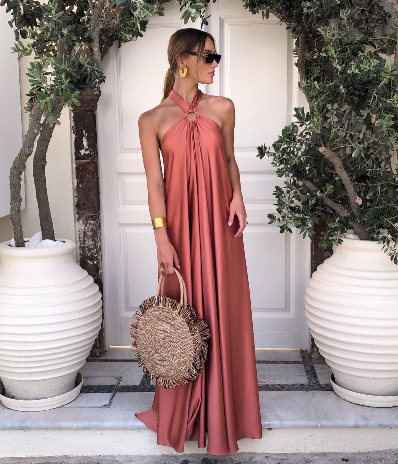 Beautifully Finished Dress in a Timeless Design