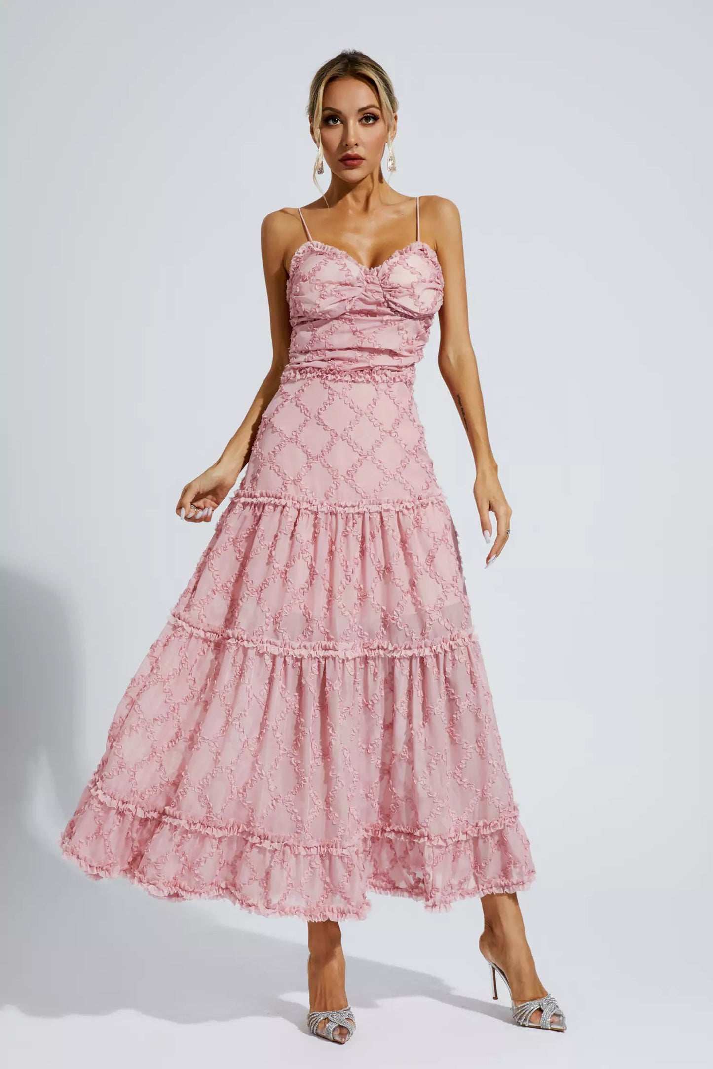 Well Tailored Dress with a Graceful Silhouette