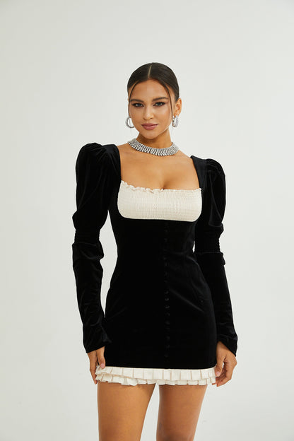 Classic Vintage Dress with a Flattering Fit