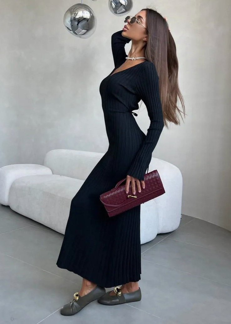 Classic Vintage Dress with a Flattering Fit