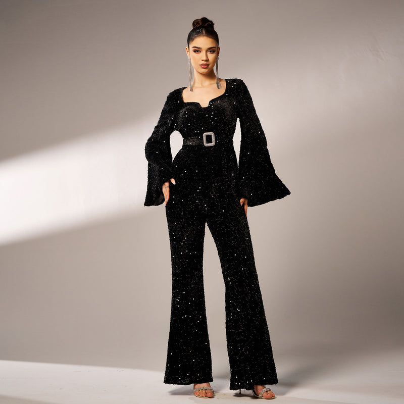 Effortlessly Elegant Garment with a Timeless Design