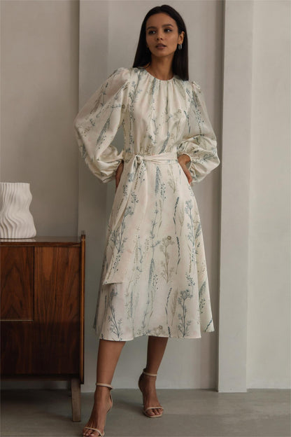 Effortlessly Elegant Dress with a Timeless Design