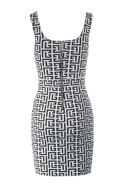 Well Tailored Dress with a Graceful Silhouette