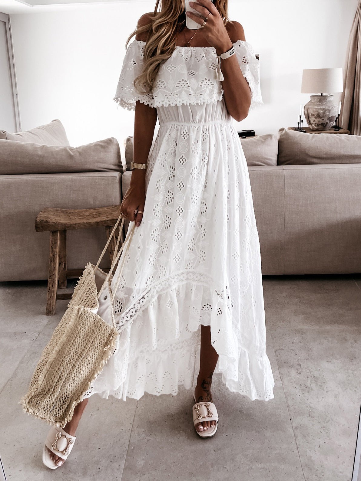 Effortlessly Elegant Dress with a Timeless Design