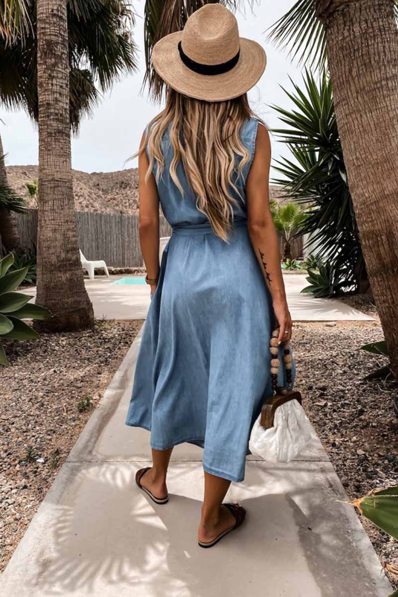 Beautifully Finished Dress in a Timeless Design
