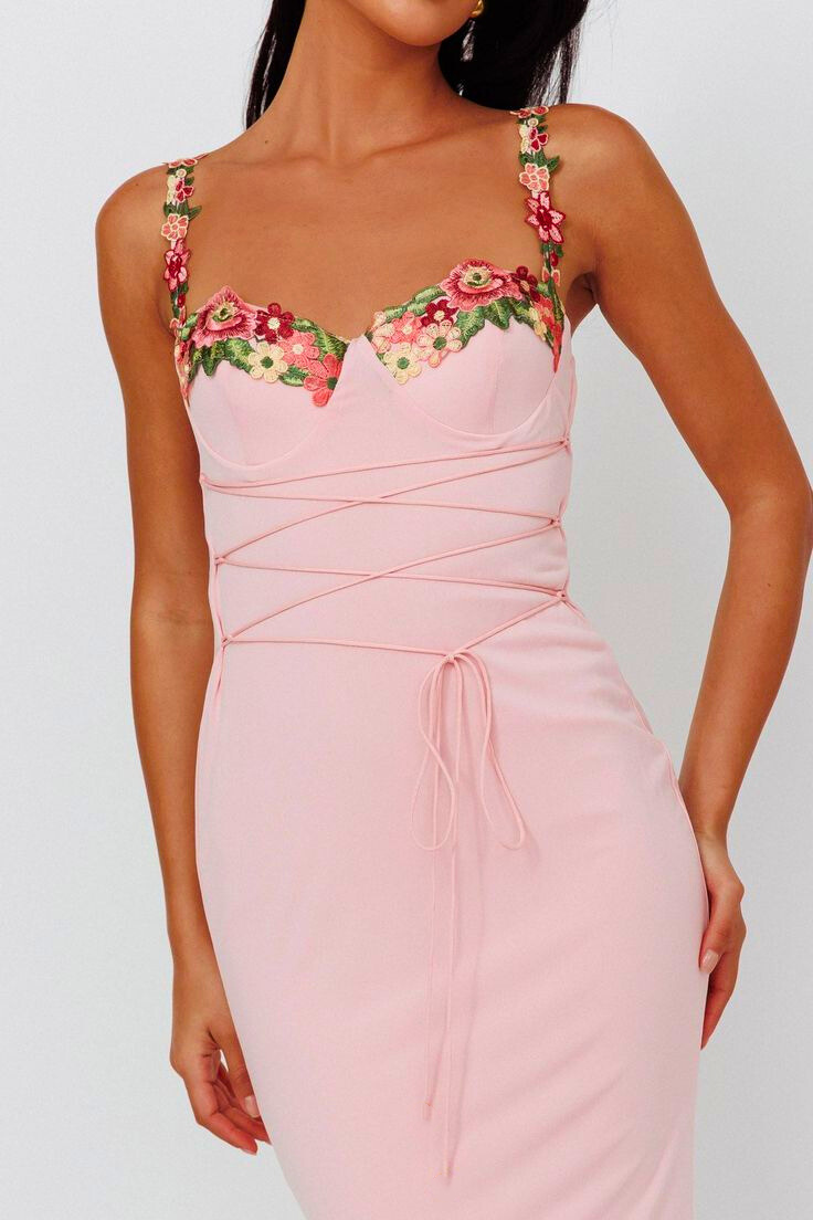 Beautifully Finished Dress in a Timeless Design