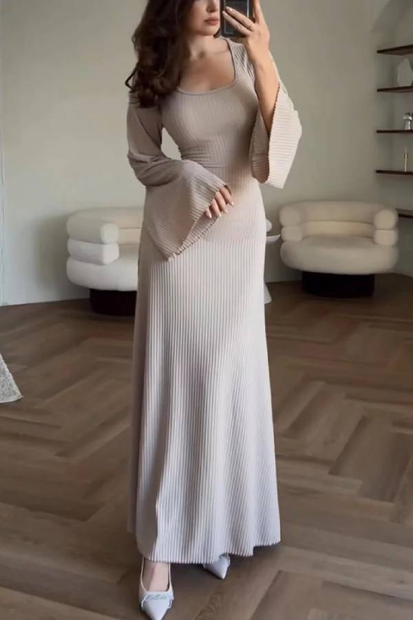 Well Tailored Dress with a Graceful Silhouette