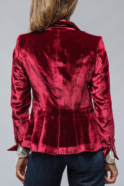 Well Tailored Garment with a Graceful Silhouette
