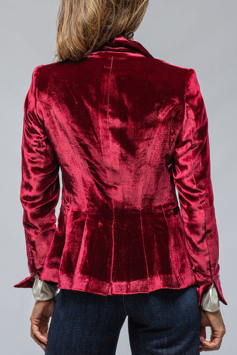 Effortlessly Elegant Garment with a Timeless Design