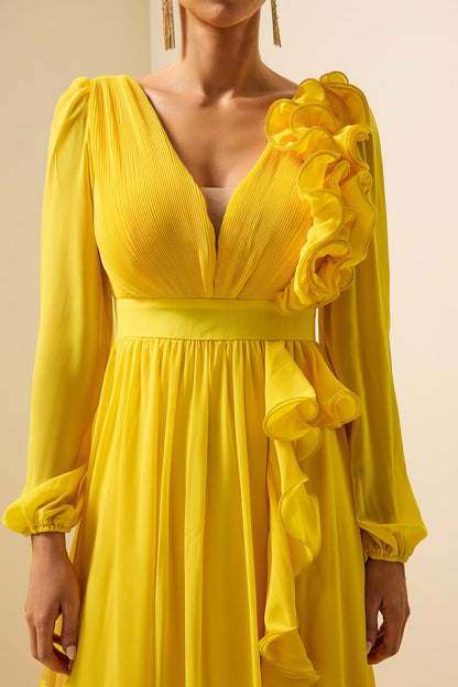 Gracefully Styled Dress for Any Occasion