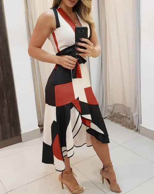 Well Tailored Dress with a Graceful Silhouette
