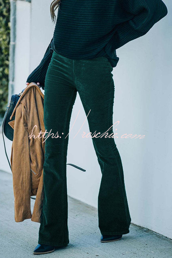 Effortlessly Elegant Pants with a Timeless Design