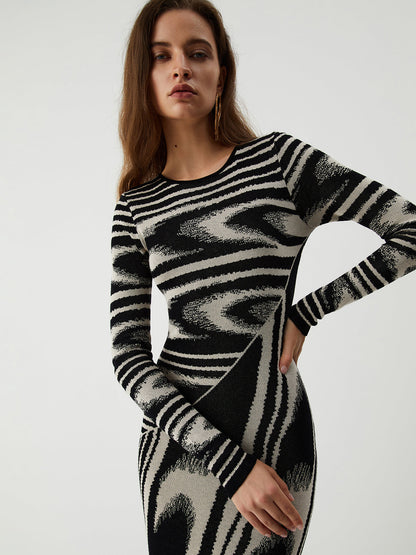 Classic Vintage Sweater with a Flattering Fit