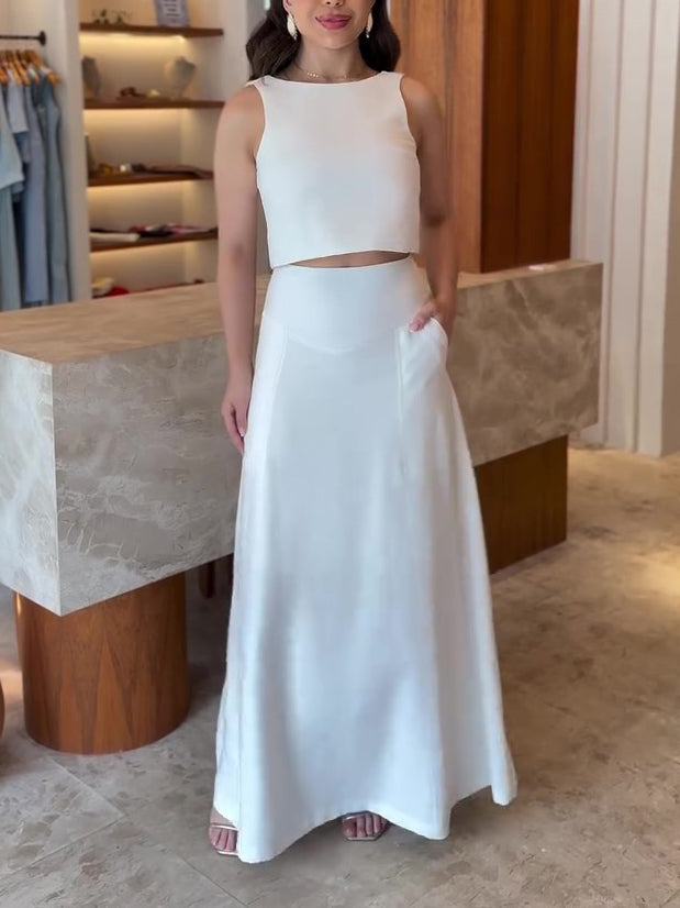 Well Tailored Top with a Graceful Silhouette