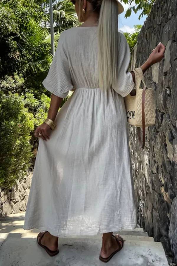 Beautifully Finished Dress in a Timeless Design