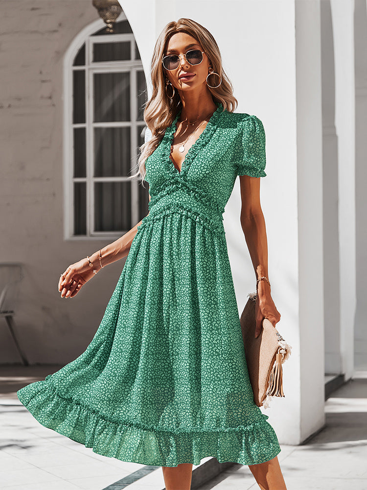 Effortlessly Elegant Dress with a Timeless Design