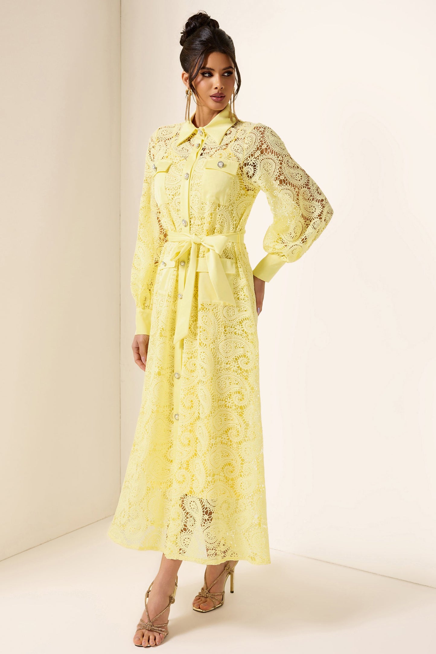 Effortlessly Elegant Dress with a Timeless Design