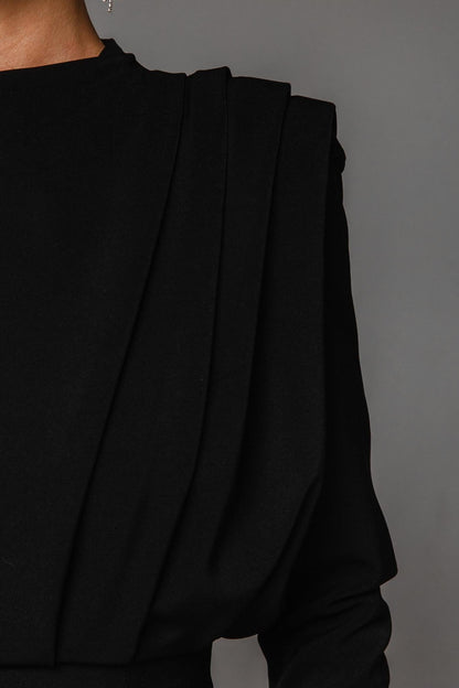 Well Tailored Dress with a Graceful Silhouette