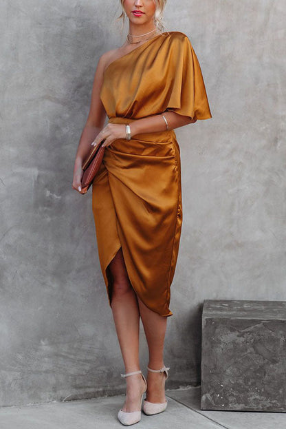 Gracefully Styled Dress for Any Occasion