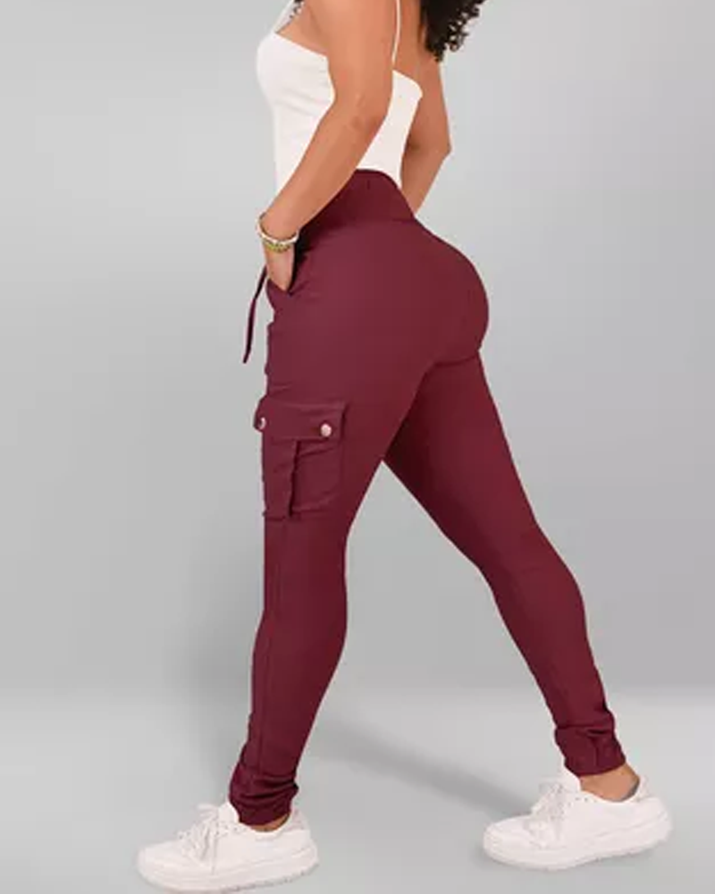 Effortlessly Elegant Pants with a Timeless Design