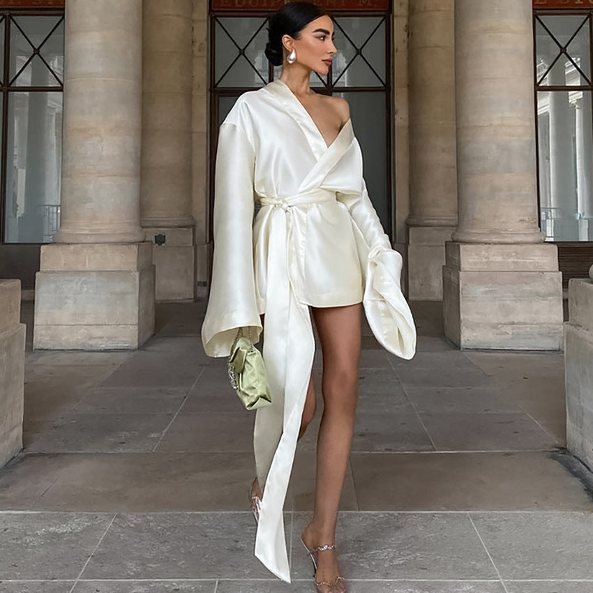 Beautifully Finished Dress in a Timeless Design