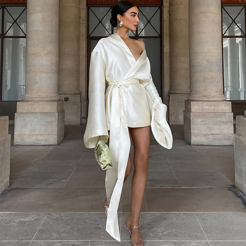 Beautifully Finished Dress in a Timeless Design