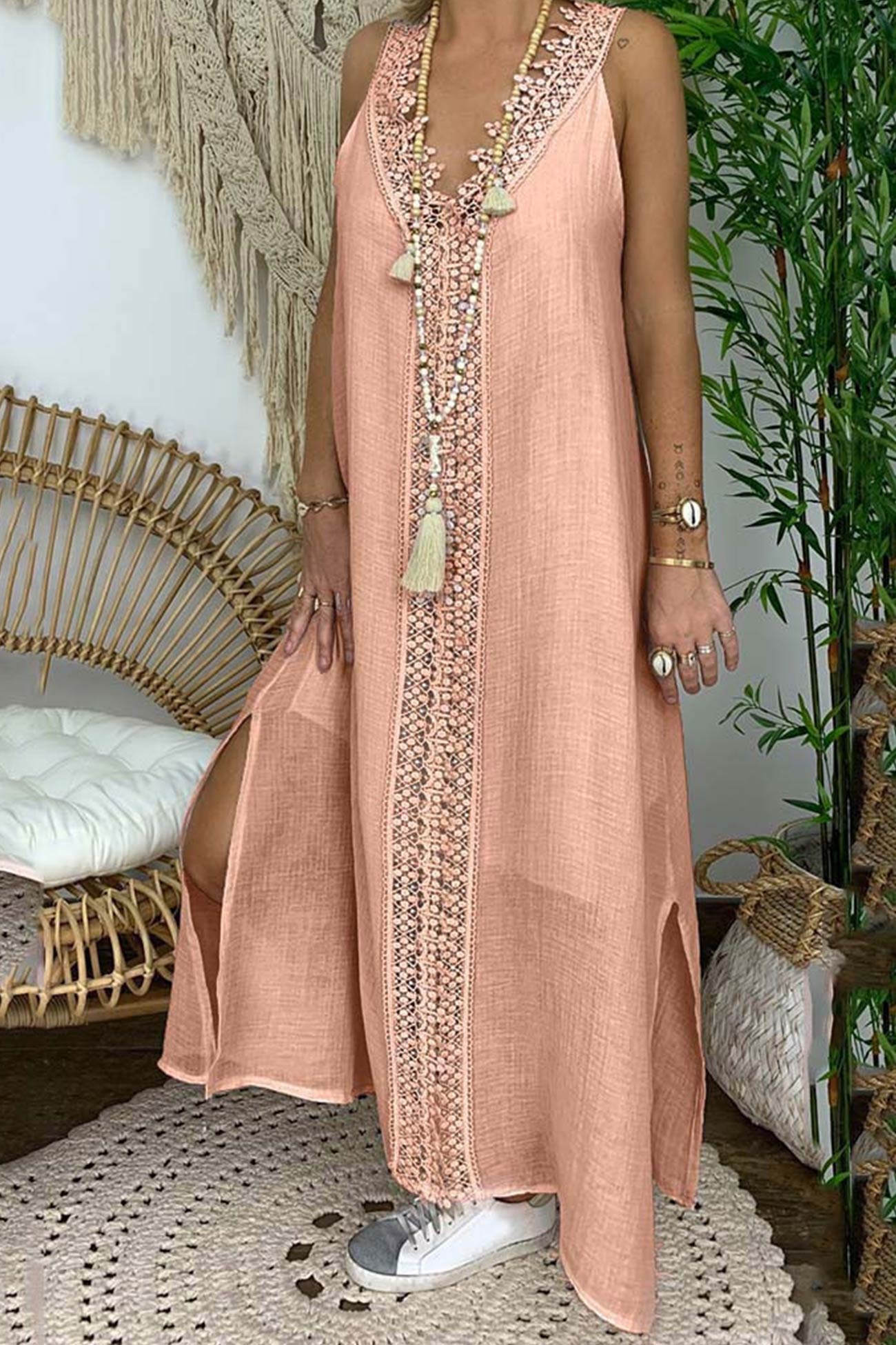 Effortlessly Elegant Dress with a Timeless Design