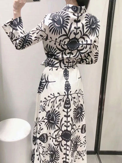 Well Tailored Dress with a Graceful Silhouette