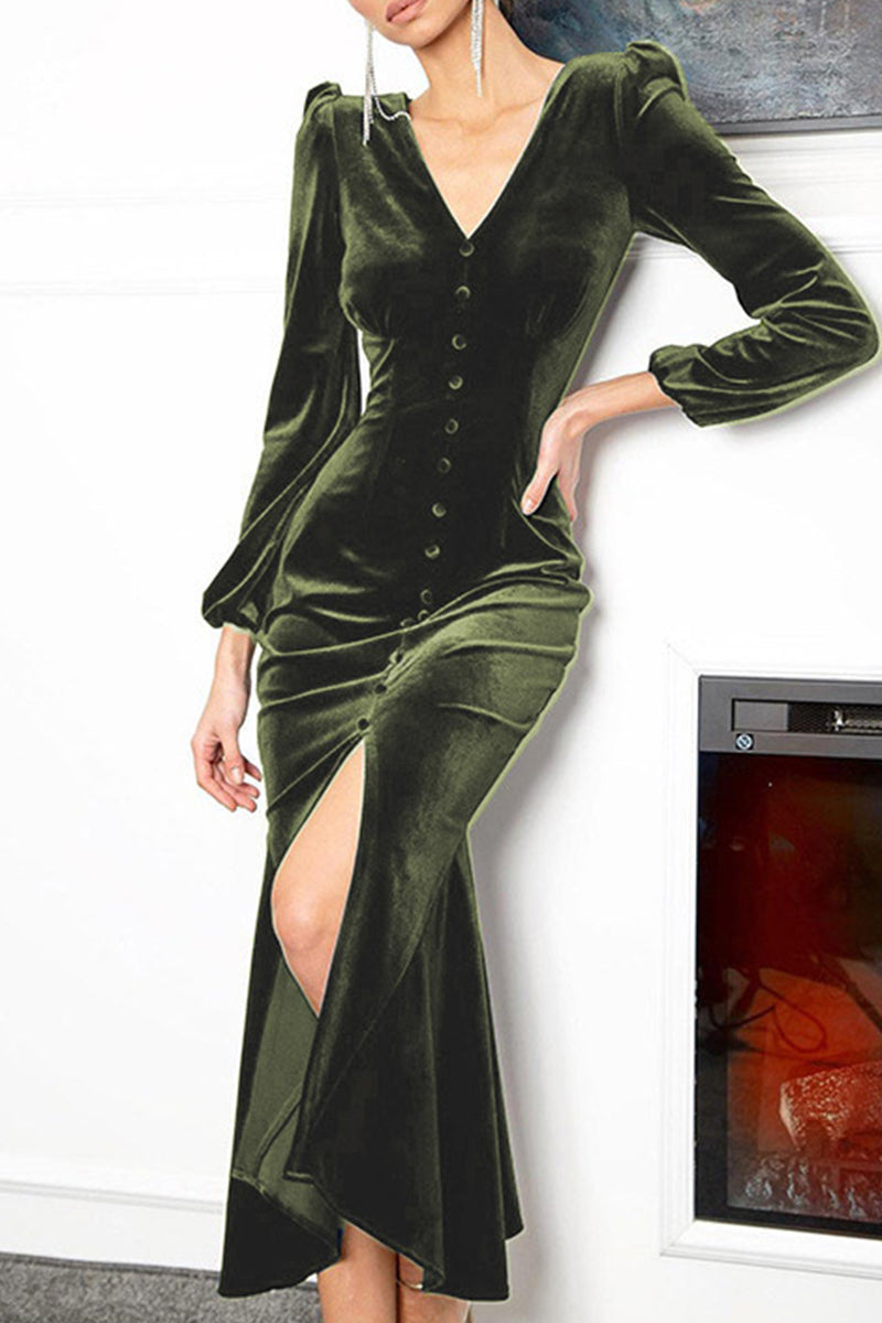 A Vintage Style Dress with Delicate Timeless Details