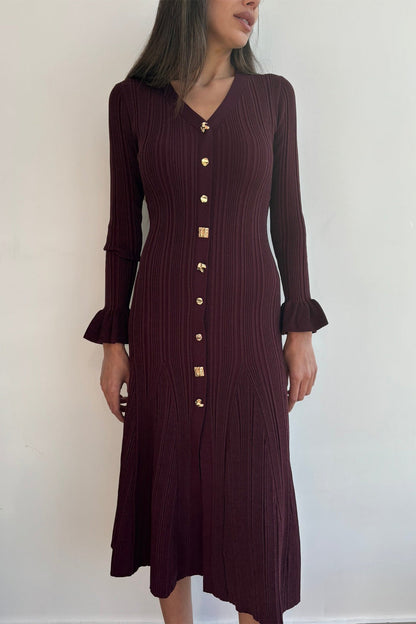 Effortlessly Elegant Dress with a Timeless Design