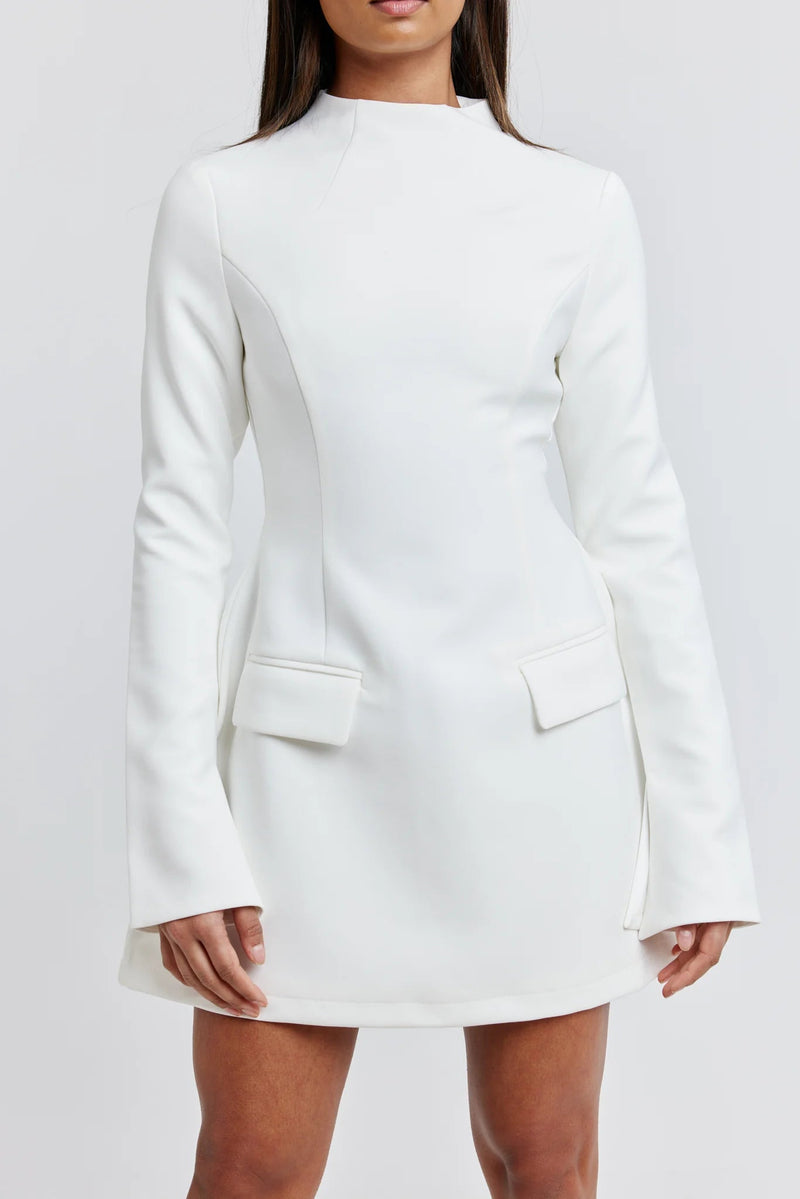 Effortlessly Elegant Dress with a Timeless Design