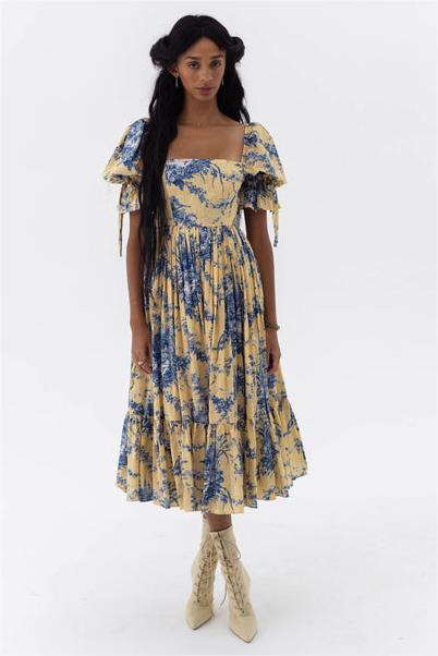 Classic Vintage Dress with a Flattering Fit