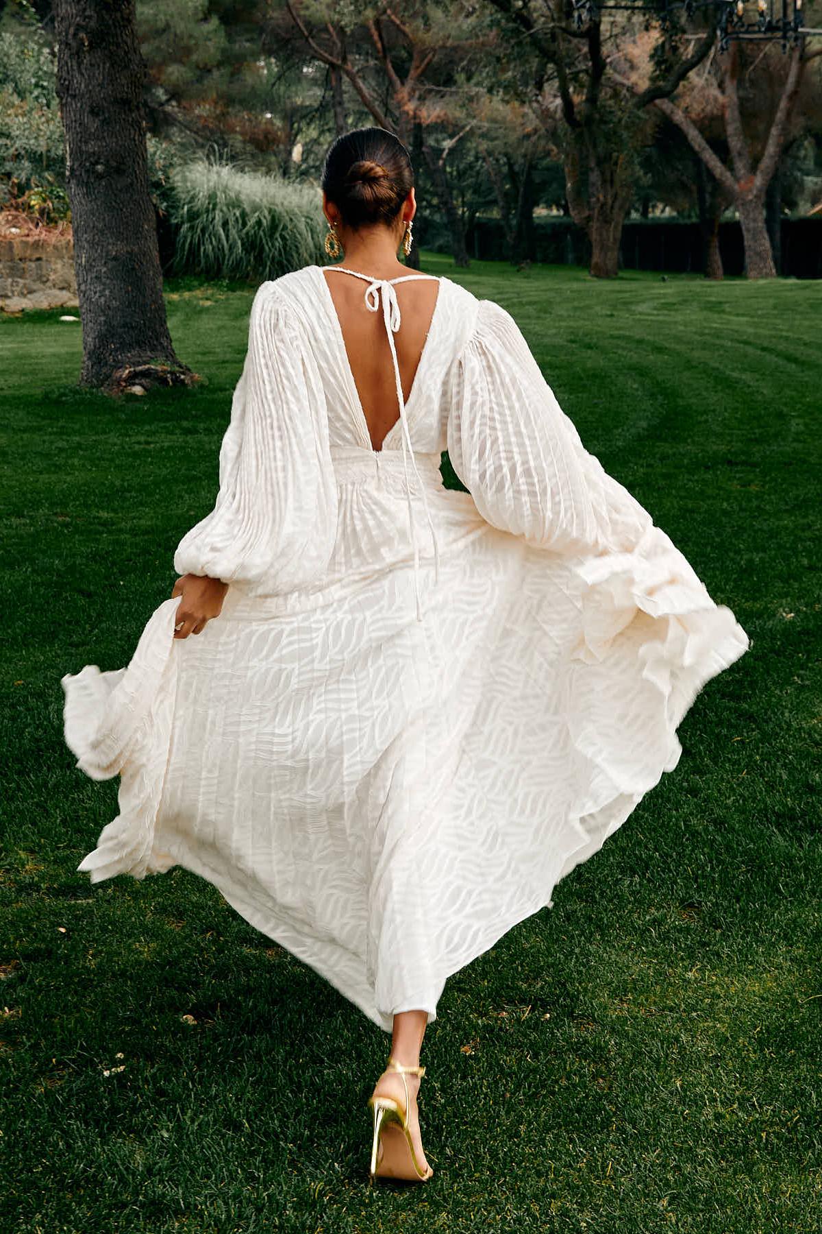 Gracefully Styled Dress for Any Occasion