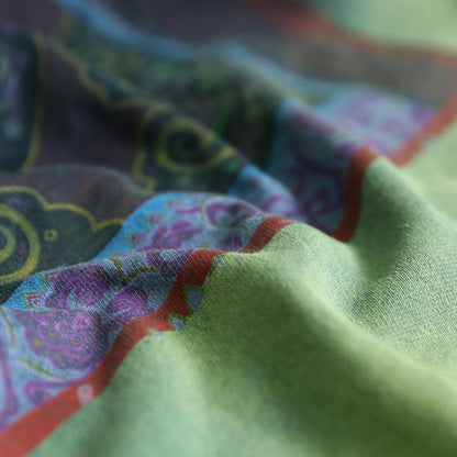 Effortlessly Elegant Sweater with a Timeless Design