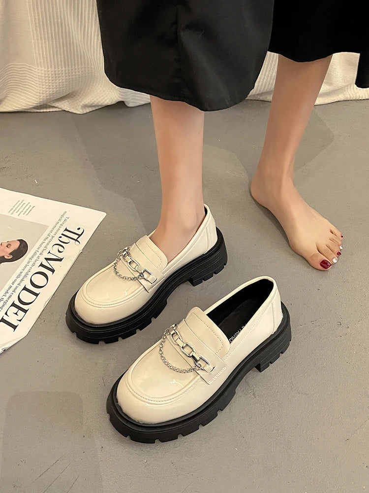 Chic Orthopedic Loafers with Unique Design