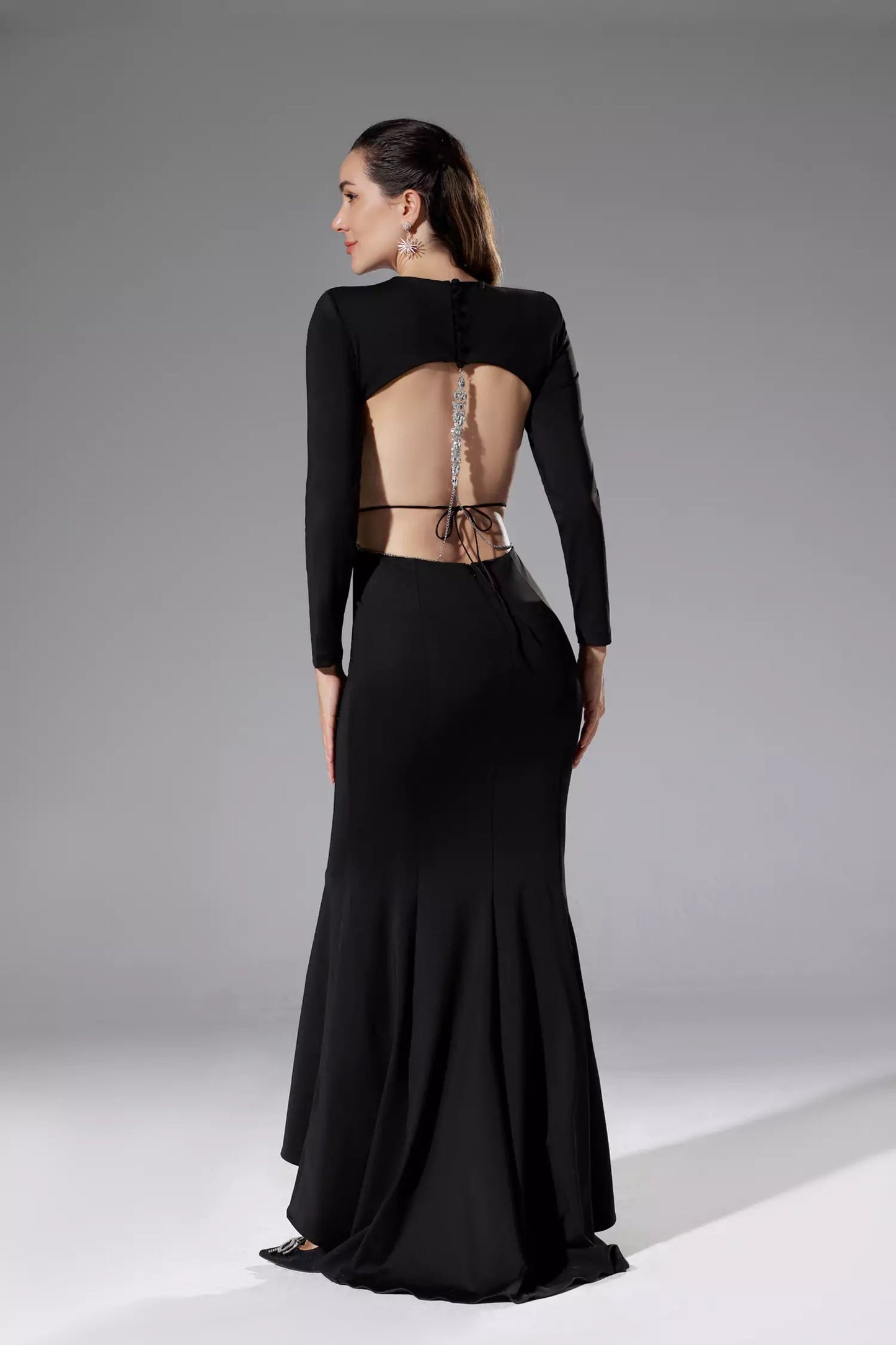 Beautifully Finished Dress in a Timeless Design