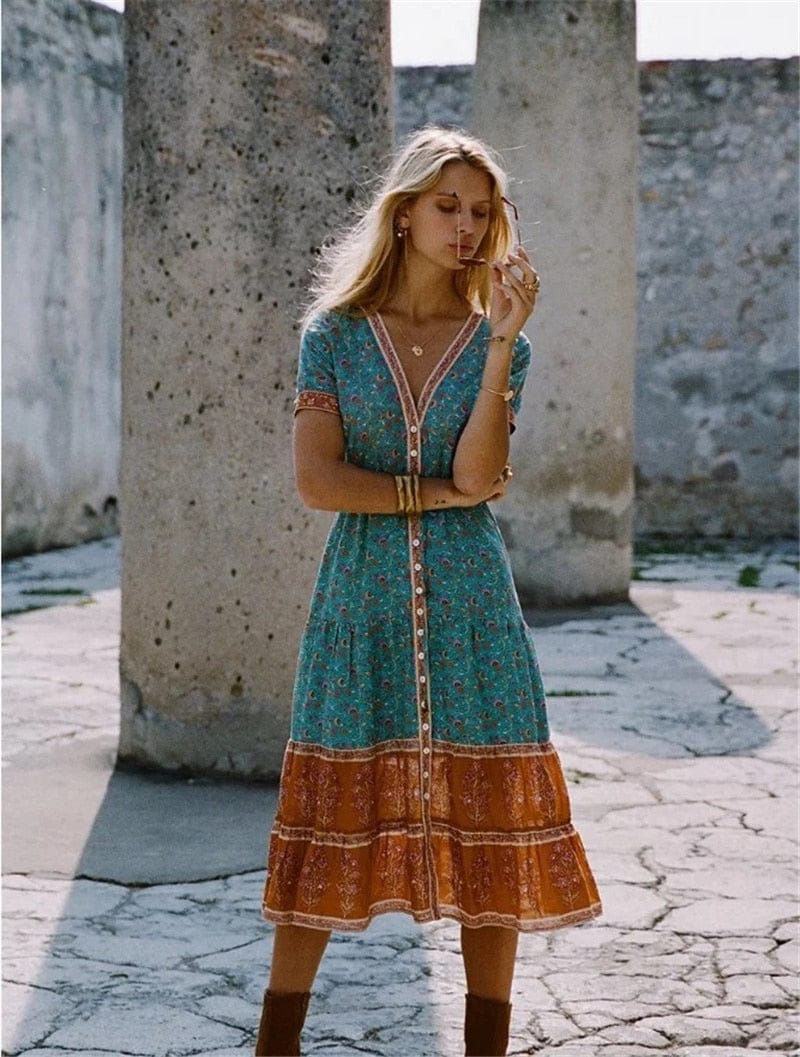 Beautifully Finished Dress in a Timeless Design