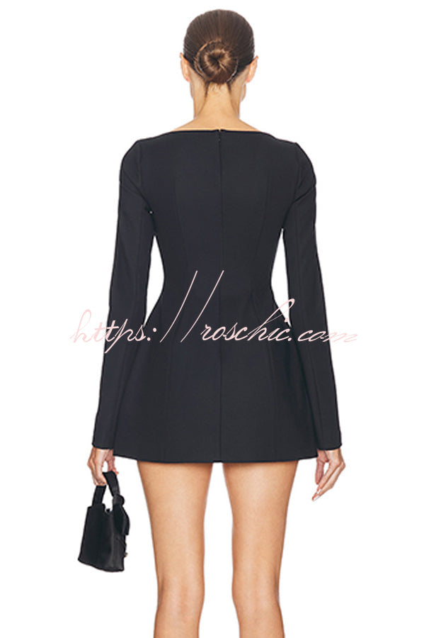 Effortlessly Elegant Dress with a Timeless Design