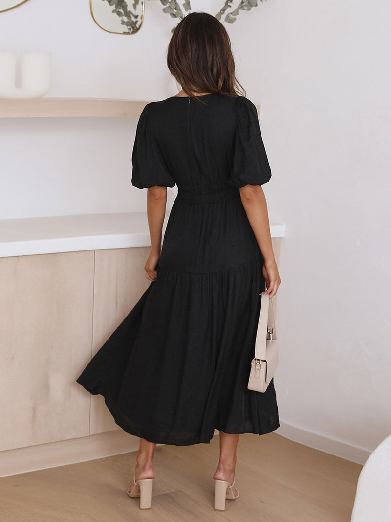 Effortlessly Elegant Dress with a Timeless Design